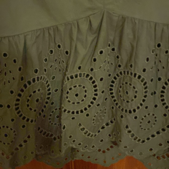 Green eyelet top - Picture 2 of 3
